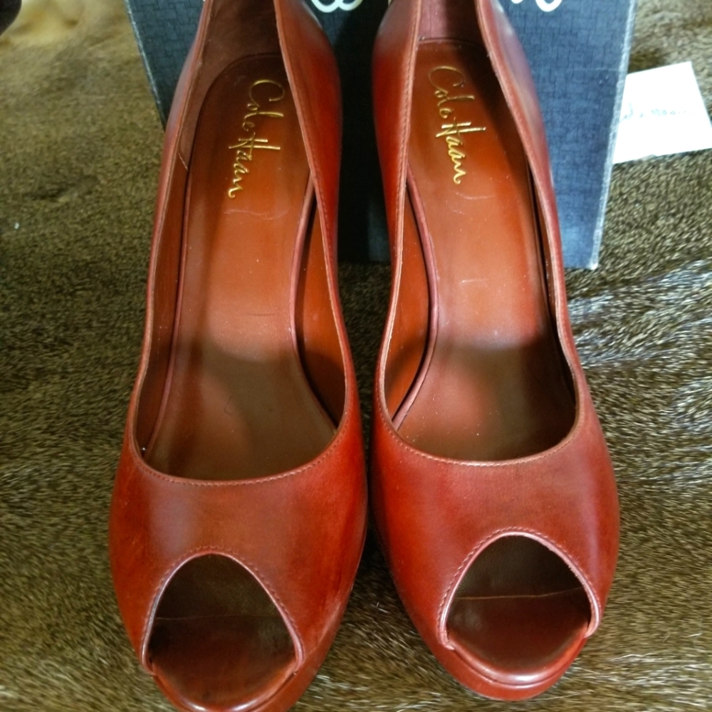 COLE HANN BROWN HEELS